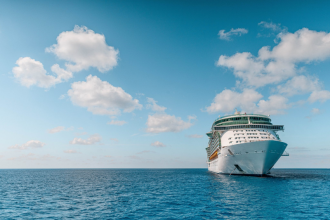 Круизная компания Royal Caribbean планирует внедрить на своих круизных лайнерах специализированные носимые устройства с подключением к Интернету. Это позволит обеспечить пассажиров широким спектром функций.
