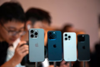 Американский технологический гигант Apple предпринял примечательный шаг на высококонкурентном китайском рынке смартфонов, снизив розничные цены на свои iPhone 15.
