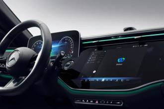 Компания Cisco сообщила, что работает над добавлением инструментов конференц-связи Webex на приборную панель автомобилей Mercedes Benz, стремясь превратить их в мобильный офис.
