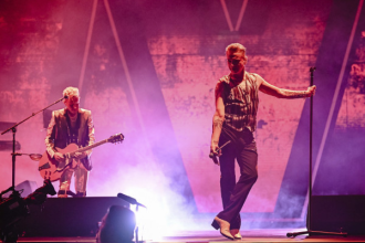 В проекте светового дизайна шоу Depeche Mode использовано освещение Elation, включая три вращающихся LED-прожектора серии Artist — Monet, Mondrian и Rembrandt — вместе с новым Proteus Rayzor Blade.