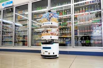 Из-за нехватки рабочей силы вторая по величине японская сеть круглосуточных магазинов повседневного спроса FamilyMart начала использовать роботов для чистки полов.