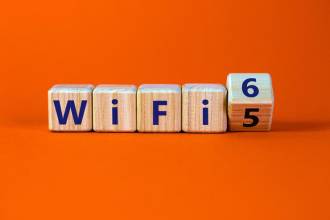 Нехватка микросхем сказывается на поставках оборудования для Wi-Fi 6, пользующегося большим спросом. Стандарт Wi-Fi 6 является самым высокопроизводительным для подключения к беспроводной локальной сети. Проблемы с цепочкой поставок замедляют его распространение.