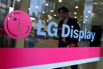 Южнокорейская компания LG Display уже в этом квартале начнет поставки высококачественных телевизионных панелей для Samsung Electronic в рамках сделки, которая поможет убыточному производителю плоских телевизоров стать прибыльным.