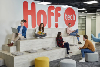 Hoff Tech совместно с AI-компанией Napoleon IT разработал онлайн-портал поставщика для сети гипермаркетов мебели и товаров для дома. Внедрение нового цифрового продукта позволило автоматизировать процесс взаимодействия с поставщиками, увеличить скорость выхода на площадку и расширить ассортимент продукции.