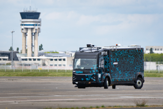 Airbus UpNext, дочерняя компания Airbus, начала тестирование новых технологий для поддержки автоматического руления и улучшения помощи пилотам на борту инновационного электрического грузовика.