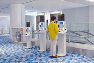 Компания NEC заключила контракт на поставку биометрических киосков самообслуживания, которые будут опробованы в токийском аэропорту Ханэда. Киоски удобны в использовании, оснащены инструкциями на разных языках, а также имеют вспомогательные функции, такие как анимация и аудиоподсказки.