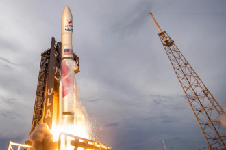 Компания Amazon.com Inc. объявила, что первые два спутника, разработанные в рамках ее инициативы Project Kuiper, будут запущены на орбиту в следующем году.