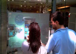 Проекционно-емкостные пленки – позволяют иметь сенсорное управление информацией через стекло, создавая интерактивные решения для улицы.