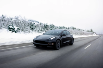 Бета-версия программного обеспечения Tesla Full Self-Driving увеличивает риск аварии при проезде перекрестков и позволяет транспортным средствам превышать скорость.