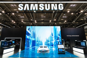 Samsung Electronics продемонстрировала полупроводниковые решения, оптимизирующие практически все функции современного автомобиля: Samsung Display – инновационные OLED-дисплеи, повышающие безопасность вождения, а Samsung SDI – электромобильные аккумуляторы нового поколения
