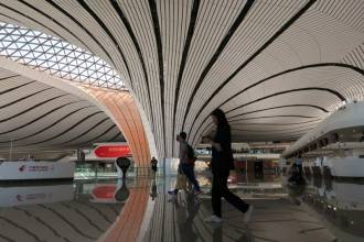 Решения BOE Technology украшают новый мега-аэропорт Дасин в Пекине, обеспечивают эффективную навигацию и комфортный отдых пассажиров.