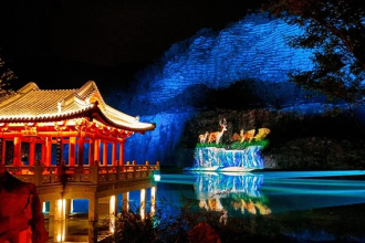 Чтобы оживить вечерний и ночное вид парка, компания Zhongqing Yingye Group установила проекторы выставочный парк Jiangsu Garden в Китае серии HS.