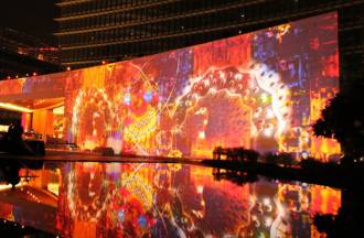 Примеры статичных инсталляций и прокатных решений впечатляющего видеомэппинга от Digital Projection, реализованных с использованием проекторов серии Titan.
