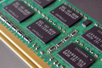 Компании производящие полупроводники готовятся к резкому падению цен на микросхемы памяти, которыми оснащены практически все электронные устройства.