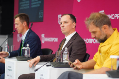 На выставке ИННОПРОМ-2025 в Екатеринбурге прошла сессия РУССОФТ «Цифровизация предприятий: системный подход к модернизации бизнес-процессов». В дискуссии приняли участие представители крупных ИТ-компаний, системные интеграторы и руководители промышленных предприятий. Одним из ключевых спикеров стал генеральный директор СКБ Контур Михаил Сродных.