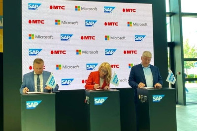SAP, лидер на рынке корпоративных приложений, Microsoft в России и МТС, ведущая российская компания по предоставлению цифровых, медийных и телекоммуникационных сервисов, договорились о трехстороннем сотрудничестве по развитию облачного рынка в России. Соответствующее соглашение о намерениях сегодня, в ходе Петербургского международного экономического форума, подписали генеральный директор SAP CIS Андрей Филатов, президент Microsoft в России Кристина Тихонова и президент МТС Вячеслав Николаев.