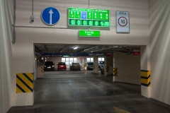 Применяя системы ориентирования в виде электронных табло и систем доступа на автопарковку, позволяет упорядочить движение внутри парковки в поисках свободного места, уменьшить время поиска мест на автопарковке, повысить заполненность парковки, а следовательно и ее экономическую эффективность, все это создает выгоду и удобства для всех участников автодвижения.