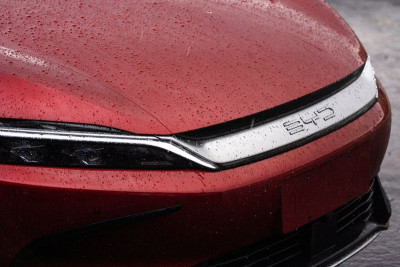 В первые четыре недели ноября BYD был самым продаваемым автомобильным брендом в Китае, опередив Volkswagen, что подчеркивает давление на устаревшие бренды на крупнейшем в мире автомобильном рынке.