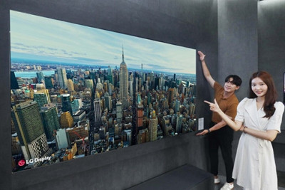 Помимо 97-дюймовой панели OLED.EX, компания демонстрирует модульные панели Transparent Wall Skin, Transparent Showcase и Transparent Media Art Wall, а также решения для конференц-залов.