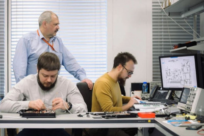 Центр разработок компании переезжает в новое просторное помещение, которое в 4 раза больше занимаемой сегодня площади. Это позволит компании увеличить количество рабочих мест, расширить штат высококвалифицированных специалистов и ускорить комплексную разработку и проектирование большего количества современных конкурентоспособных устройств.