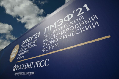 Mail.ru Group и Правительство Удмуртской Республики в рамках Петербургского международного экономического форума подписали соглашение о стратегическом сотрудничестве. Компания поддержит развитие цифровых решений в регионе, что позволит сделать жизнь людей удобнее, а работу органов власти – эффективнее и прозрачнее. Партнерство охватывает широкий спектр задач: от цифровизации государственных услуг Республики до развития образования и помощи в представлении товаров и услуг Удмуртии в интернете и социальных сетях