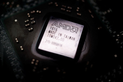 Компания Advanced Micro Devices представила в понедельник свои новейшие процессоры искусственного интеллекта и рассказала о планах по разработке новых чипов ИИ в течение следующих двух лет.