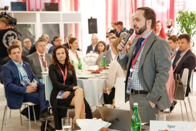 18 июня на ИТ-завтраке, проведенном в рамках ПМЭФ 2022, CEO Naumen Игорь Кириченко выступил с предложениями по поддержке экспортной деятельности ИТ-компаний.