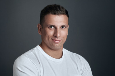 Алексей Гусаков назначен техническим директором бизнес-группы Поиска и рекламных технологий Яндекса, куда входят также Алиса и умные устройства, Яндекс Браузер, Яндекс Карты и команда разработки генеративных моделей.