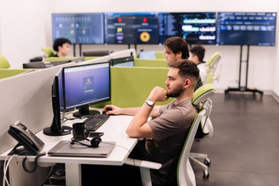 Компания Innostage, интегратор и разработчик сервисов и решений в области цифровой безопасности, с 2024 года использует в SOC CyberART автопилот в области результативной кибербезопасности MaxPatrol O2 для повышения эффективности мониторинга собственной инфраструктуры. Это позволило увеличить скорость обработки инцидентов в несколько раз.
