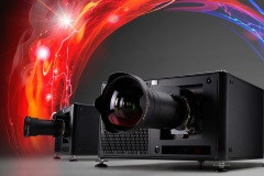 Компания Barco выпускает новую серию DLP-проекторов UDX, основанную на базе лазерно-фосфорных источников света.