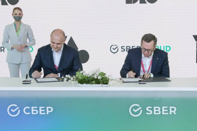 Компания SberCloud, входящая в экосистему Сбера, и ГК YADRO расширяют своё партнерство и создают в России совместный центр компетенций, задачей которого является разработка, испытание и адаптация оборудования и современных технологий облачных операторов для бизнеса, промышленных предприятий и госсектора.