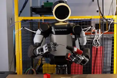 Компания Boston Dynamics Inc. представила новую человекоподобную роботизированную руку, которая имеет всего 4 пальца и 13 степеней свободы. Компания заявила, что разработала ее для массового производства.