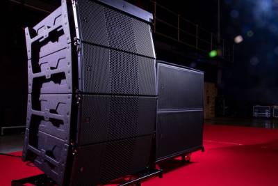 Компания EM Acoustics, независимый британский производитель акустических систем, и Hi-Tech Media, один из крупнейших дистрибьюторов профессиональных AV-решений на российском рынке, заключили договор об эксклюзивной дистрибуции.