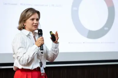 Компания «Электрорешения», представитель бренда EKF в России, приняла участие в осенней сессии Университета РАЭК. Основной темой мероприятия стало использование искусственного интеллекта и развитие линейных руководителей.