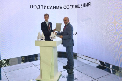 «Группа Астра» совместно с ГК «Аквариус» представили на ПМЭФ 2024 программно-аппаратный комплекс для резервного копирования данных. Используя отечественные технологии, включая аппаратную платформу «Аквариус», операционную систему Astra Linux и ПО RuBackup, новое решение позволяет компаниям перейти на отечественную цифровую инфраструктуру с меньшими издержками.