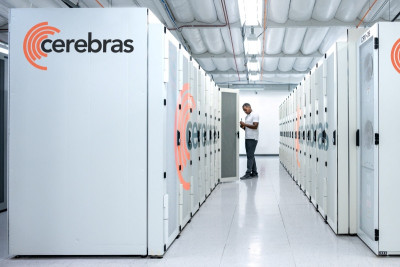 Стартап Cerebras Systems Inc. представил Andromeda - суперкомпьютер, оптимизированный для запуска приложений искусственного интеллекта (ИИ), который имеет более 13,5 миллионов процессорных ядер.
