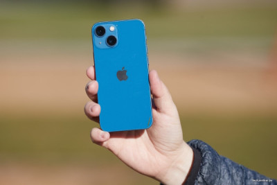 В 2025 году модели iPhone 13, 15 и 16 остаются востребованными — кто-то хочет сэкономить, кто-то ищет компактность и надежность. Однако, если вы ищете дешёвый iPhone, нужно быть особенно внимательным. В статье описаны ключевые моменты, которые помогут сделать правильный выбор.