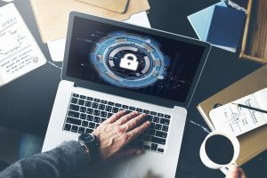 Корпорация Apple Inc. объявила о планах по развертыванию новых функций кибербезопасности, которые помогут пользователям более эффективно защищать свои данные от попыток взлома.
