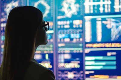 Отчет Cisco 2021 Data Privacy Benchmark Study, посвященный корпоративным практикам защиты информации, продемонстрировал, что за время пандемии выросли как важность конфиденциальности, так и преимущества, которые получают компании, внедряющие усиленные меры защиты. В анонимном независимом отчете проанализированы ответы 4400 специалистов по безопасности и защите данных из 25 стран, в том числе из России. В частности, исследовались отношение к законодательным актам, касающимся защиты конфиденциальности, и появление показателей конфиденциальности в отчетах для высшего руководства.