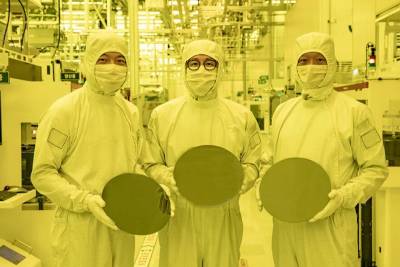 Южнокорейская компания Samsung объявила о начале массового производства 3-нанометровых чипов, представляющих собой более быстрый и эффективный класс процессоров.