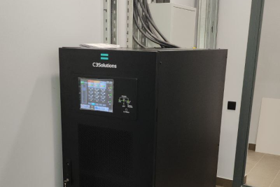 Компания C3 Solutions, российский производитель и поставщик инженерных, телекоммуникационных и промышленных решений для ЦОД, промышленной и ИТ-инфраструктуры, поставила инженерные решения для проекта «Школа 21». Объект построен по инициативе Сбербанка с целью подготовки востребованных на рынке экспертов в сфере информационных технологий. Партнером в реализации проекта выступил системный интегратор ГК «Радиус».
