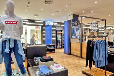 Бренд модной одежды Levi Strauss & Co. обновляет существующие магазины в нескольких точках Восточно-Азиатско-Тихоокеанского региона, а также внедряет новые цифровые услуги с планами открыть более 100 магазинов в первой половине 2022 года.