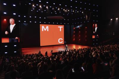 ПАО «МТС» (MOEX: MTSS), цифровая экосистема, провела масштабную ИТ-конференцию True Tech Day 2.0, ключевой темой которой стала связь науки и технологий. В рамках программы было объявлено о запуске магистратуры в Высшей школе экономики, где будут обучать специалистов в области ИИ, и о проведении исследования инновационной зрелости российских компаний.