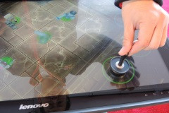 Китайская Lenovo, второй крупнейший в мире производитель компьютеров, привезла на Международную выставку потребительской электроники (CES) необычное устройство. Больше всего оно похоже на гигантский планшетник.