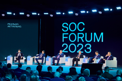 14-15 ноября в Москве в девятый раз прошел SOC-Forum — ежегодное ключевое мероприятие в сфере кибербезопасности, организованное ФСТЭК России и ФСБ России. Группа компаний «Солар» выступила генеральным партнером мероприятия. Форум посетили представители ИБ- и ИТ-бизнеса, а также крупные российские технологические компании — очно приняли участие более 1 400 организаций. На площадке встретились руководители высшего звена, ИТ- и ИБ директора, и между участниками состоялось множество деловых встреч и переговоров, а также несколько ключевых подписаний стратегических соглашений между компаниями. По данным организаторов, за два дня SOC-Forum собрал 5 300 человек, а количество просмотров онлайн-трансляции на данный момент составляет более 24 000.