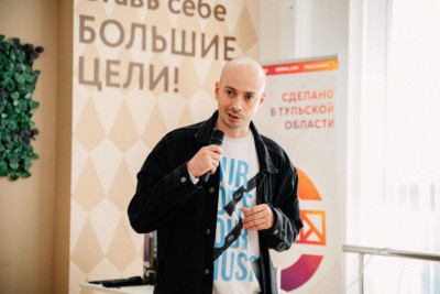 11 октября на заседании комиссии была представлена электроакустическая продукция: микрофоны МК-207, МД -307, двунаправленный микрофон МКЭ 230-2 и устройство для записи и аналитики речи аудиобейдж АБ 100М.
