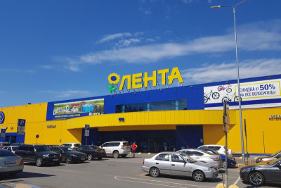 «Лента» (LSE, MOEX: LNTA), одна из крупнейших розничных сетей России, внедрила технологию автоматического создания детализированных промо-планограмм для своих магазинов. Процессы управления промо-выкладкой автоматизированы и внедрены на базе обновленных модулей решения BlueYonder (JDA) CategoryKnowledge Base: Space Planning, Floor planning, Planogram generator.