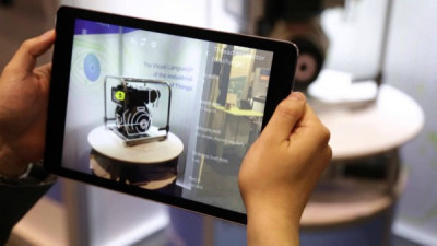 Центр когнитивных технологий АйТеко предлагает заказчикам приложение AR Support с технологией дополненной реальности для удаленной экспертной и технической поддержки сотрудников, осуществляющих ремонт и обслуживание техники и оборудования. Внедрение решения позволит компаниям сократить расходы на обучение и командировки персонала, техническую поддержку, снизит время простоя устройств. Приложение будет востребовано в металлургии, энергетике, нефтегазовой и других отраслях.