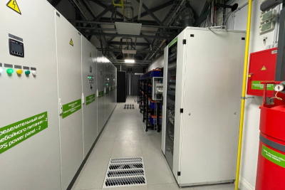 GreenMDC, российский производитель модульных дата-центров, на выставке-конференции Data Center Design & Engineering представила масштабируемый МЦОД модели TelecomOutdoor NG. Модель входит в старшую линейку крупных предварительно изготовленных (Prefabricated) МЦОДов и была впервые реализована в России по заказу оператора коммерческого ЦОДа.