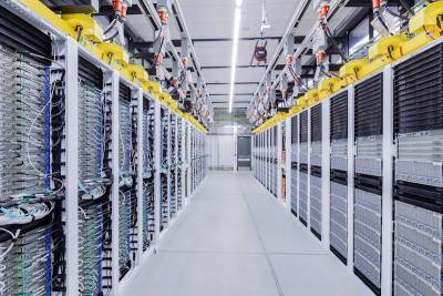 Корпорация Microsoft предлагает своим клиентам доступ к новейшим и самым мощным графическим процессорам от Nvidia, чтобы побудить предприятия перенести их самые передовые проекты искусственного интеллекта на облачную платформу Azure.